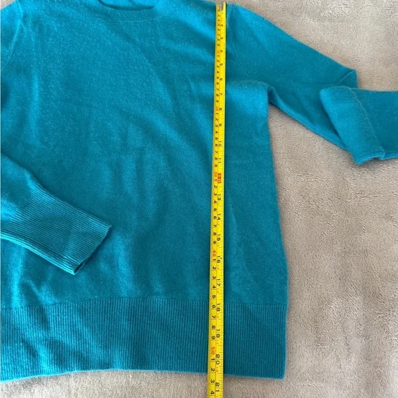Uniqlo WoMen's Vibrant Blue Crewneck Sweater - Picture 9 of 9